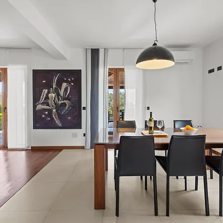 Villa De Flora With Salt Water Pool & Sea View Near Fazana