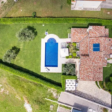 De Flora With Salt Water Pool & Sea View Near Fazana Villa *