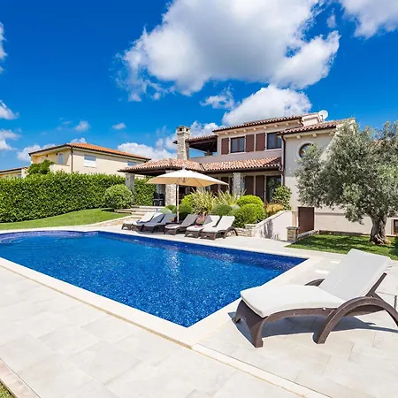 De Flora With Salt Water Pool & Sea View Near Fazana