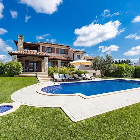 De Flora With Salt Water Pool & Sea View Near Fazana Galižana