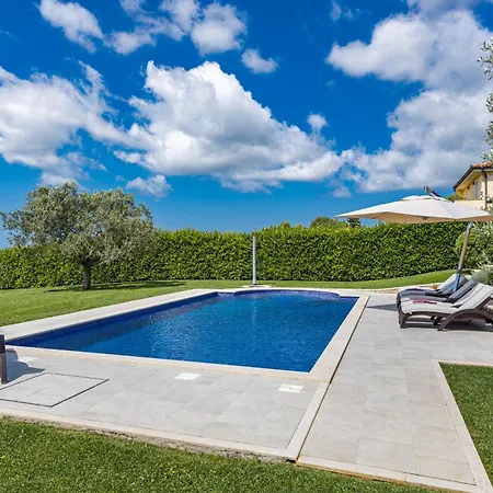 Villa De Flora With Salt Water Pool & Sea View Near Fazana Galižana