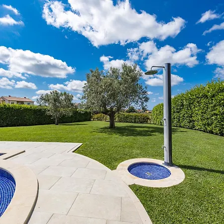 De Flora With Salt Water Pool & Sea View Near Fazana *